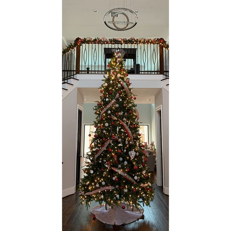 Naomi Home Pre-lit Christmas Tree - Traditional Artificial Christmas Tree - Image 1