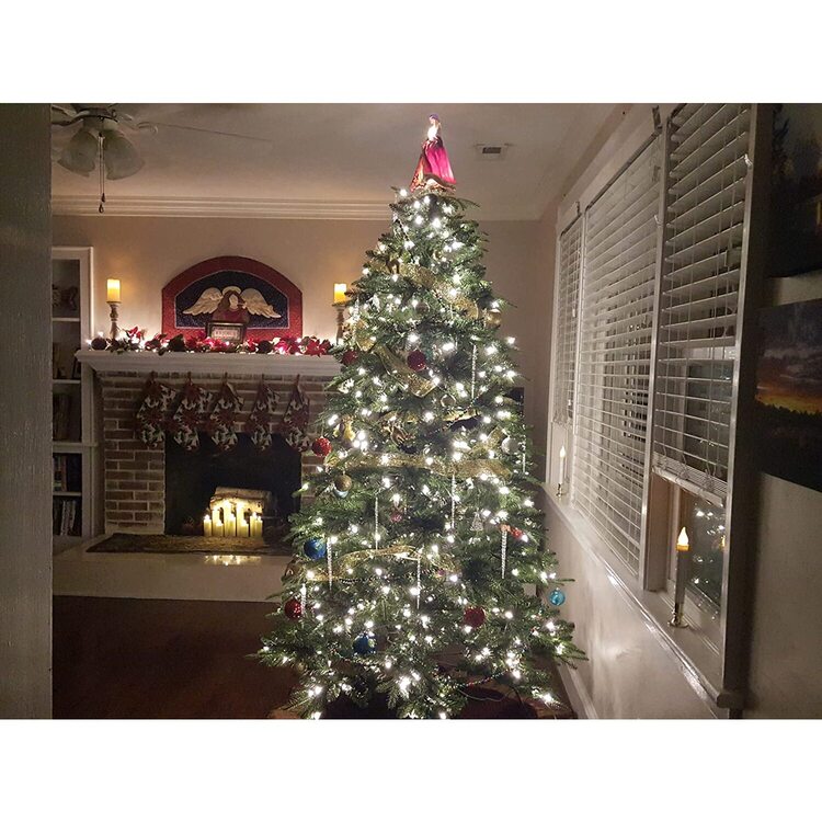 Naomi Home Pre-lit Christmas Tree - Traditional Artificial Christmas Tree - Image 3