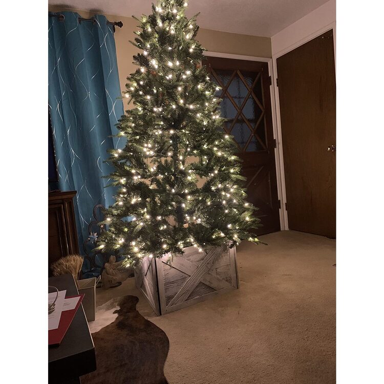 Naomi Home Pre-lit Christmas Tree - Traditional Artificial Christmas Tree - Image 4